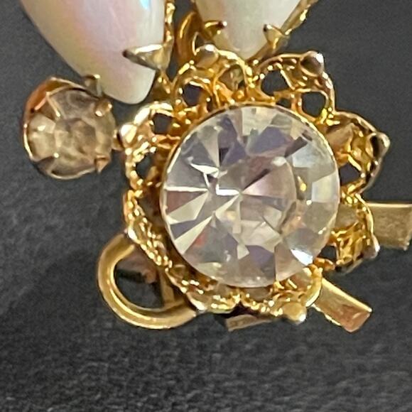 Pair Midcentury Rhinestone, Faux Opal‎ & Gold tone Riveted Clip on Earrings - Picture 4 of 7